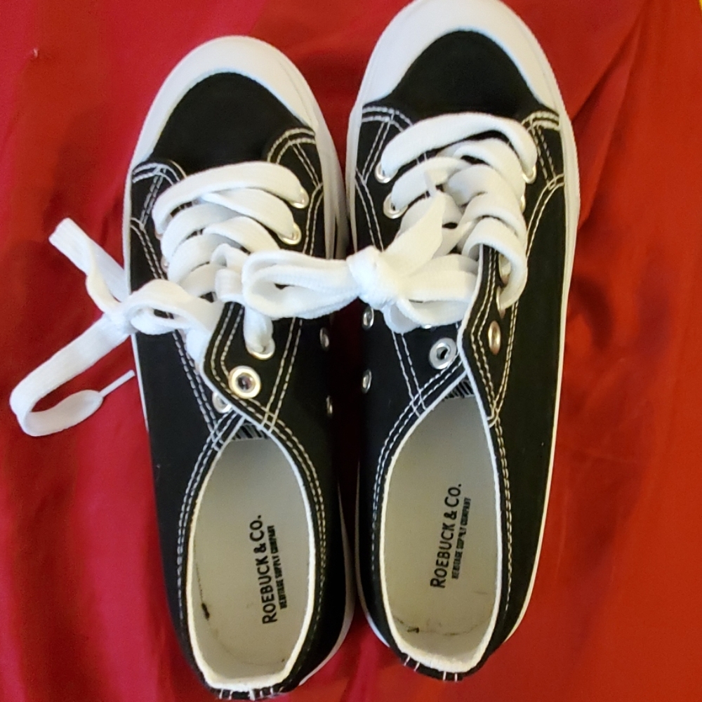 Boys size 6 shoes